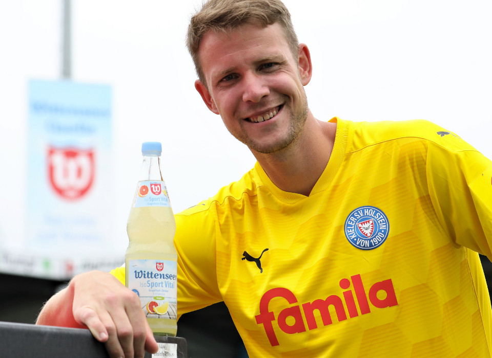 Holsteins Torhüter Thomas Dähne mit Wittenseer Sport Vital