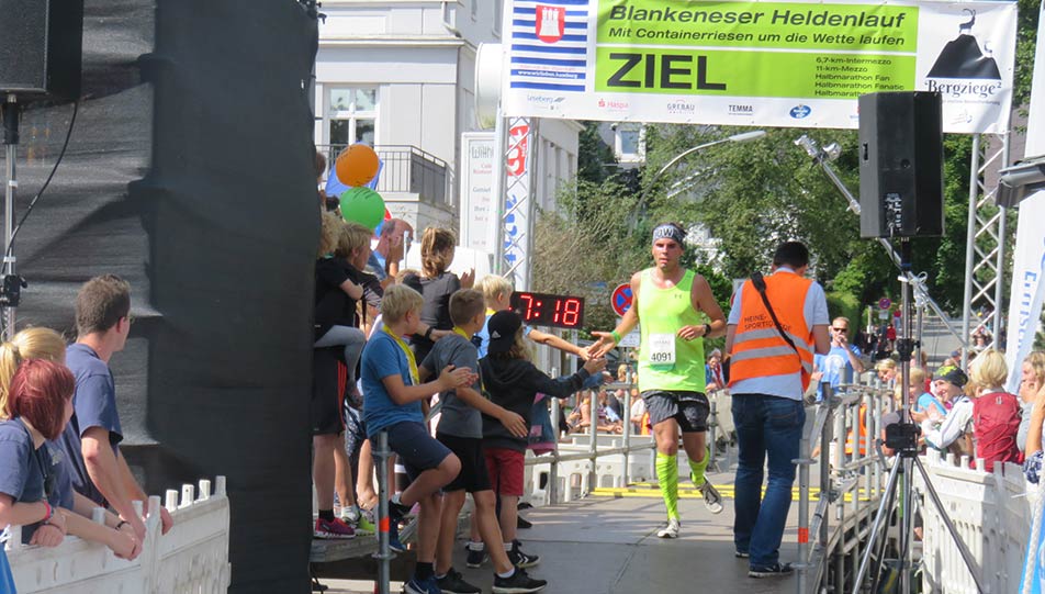 Ziel-Blankeneser-Heldenlauf-Marktplatz-Hamburg-Blankenese.jpg