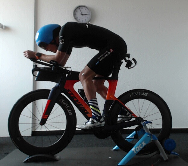 Bikefitting - nicht nur die Aerodynamik ist entscheidend, der Athlet muss in der Aeroposition auch optimal seine Leistung entfalten können.