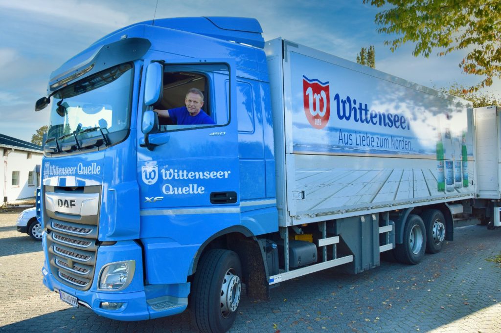Fahrer lächelt aus Wittenseer LKW